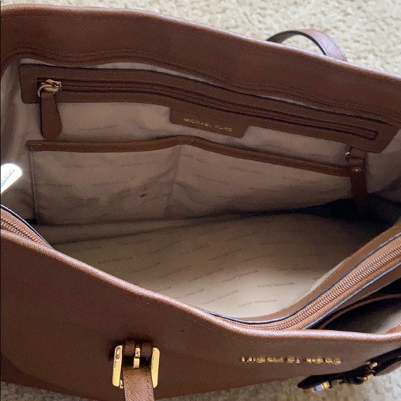 Michael Kors Tote Bag - Picture 4 of 7